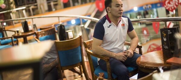 Кыргызстандык балбан, грек-рим күрөшү боюнча 66 килограмм салмак ченинде Пекин Олимпиадасында күмүш байгесинин ээси Канатбек Бегалиев. Архив - Sputnik Кыргызстан