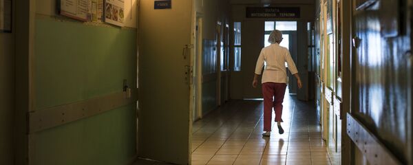 Врач в коридоре больницы. Архивное фото - Sputnik Кыргызстан