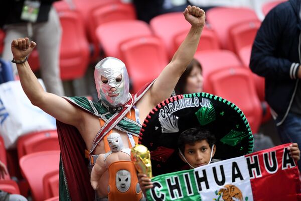 Мексиканские болельщики перед началом игры сборных Португалии и Мексики. - Sputnik Кыргызстан
