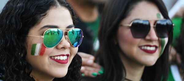 Мексиканские болельщики перед началом матча Кубка конфедераций-2017 по футболу между сборными Португалии и Мексики. - Sputnik Кыргызстан