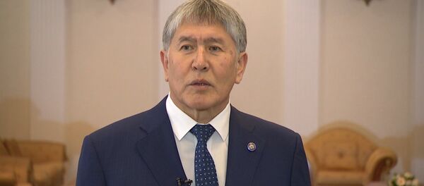 Атамбаев кыргыз аскерлерин Сирияга жөнөтүү боюнча пикирин айтты - Sputnik Кыргызстан