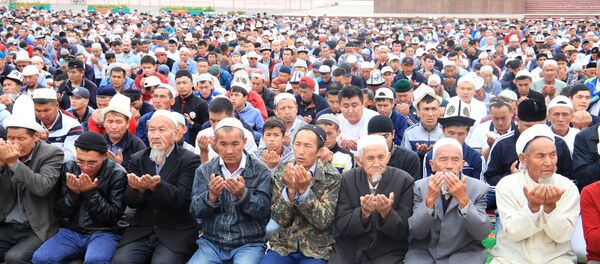 Праздничный Айт-намаз в Оше - Sputnik Кыргызстан