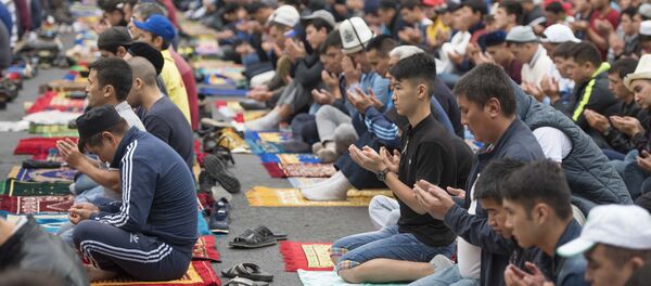 Айт-намаз по случаю Орозо айта в Бишкеке - Sputnik Кыргызстан