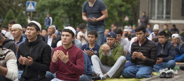 Айт-намаз по случаю Орозо айта в Бишкеке - Sputnik Кыргызстан