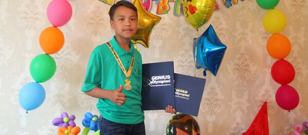 Ильяз Талант уулу экологияны коргоо багытында долбоор даярдап барып алтын медалга ээ болгон Ильяз Талант уулу экологияны коргоо багытында долбоор даярдап барып алтын медалга ээ болгон - Sputnik Кыргызстан