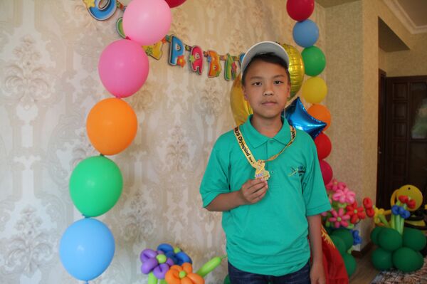 Победитель олимпиады Гение в Нью-Йорке Ильяз Талант уулу - Sputnik Кыргызстан