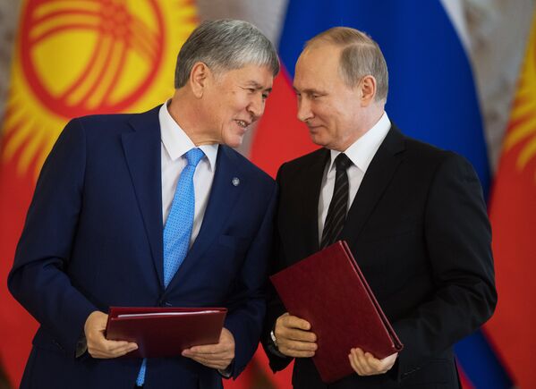 Президент РФ В. Путин провел переговоры с президентом Киргизии А. Атамбаевым - Sputnik Кыргызстан