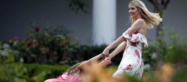 Дочь президента США Иванка Трамп Дочь президента США Иванка Трамп - Sputnik Кыргызстан