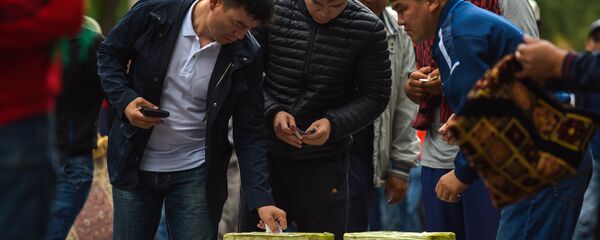 Праздничный айт-намаз на старой площади Бишкека - Sputnik Кыргызстан