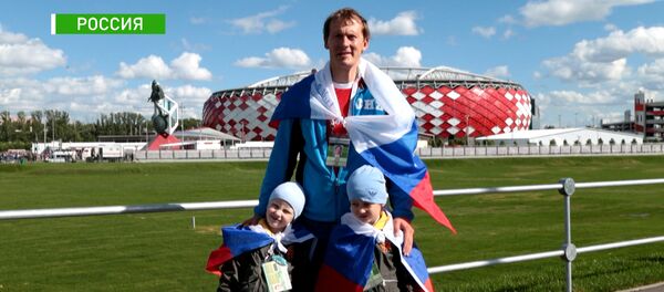 Замечательная! — фанаты из разных стран поделились впечатлениями о России - Sputnik Кыргызстан