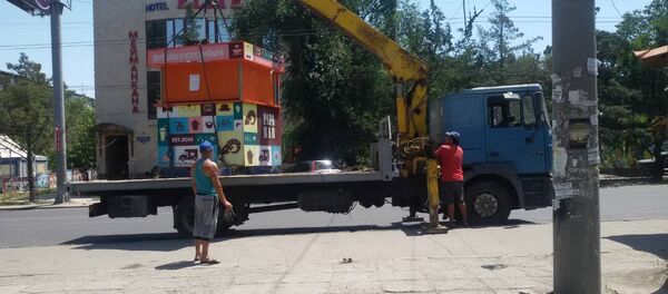 Демонтаж незаконных объектов вокруг Орто-Сайского рынка - Sputnik Кыргызстан