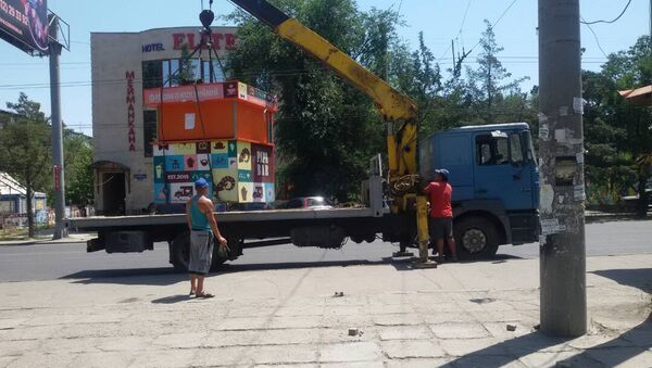 Демонтаж незаконных объектов вокруг Орто-Сайского рынка - Sputnik Кыргызстан