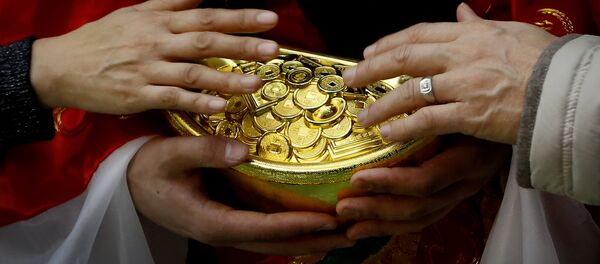 Золотые монеты Пекина - Sputnik Кыргызстан