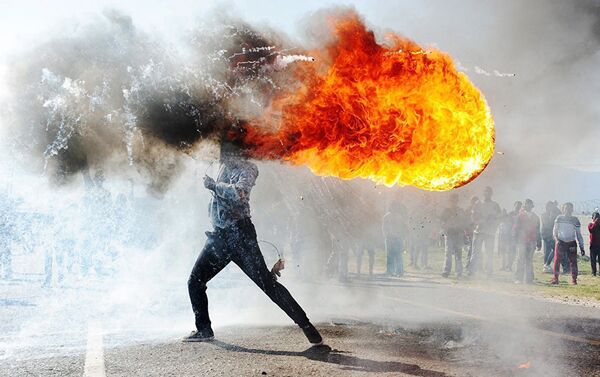 Грабу шаарындагы каршылык. ЮАРдык фотограф Фандулвази Жайклонун эмгеги - Sputnik Кыргызстан