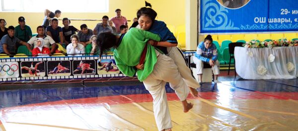Международный турнир серии Гран-при по борьбе алыш-бел боо в Оше - Sputnik Кыргызстан