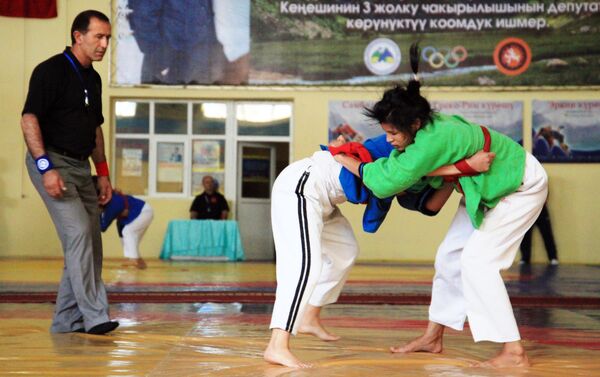 Международный турнир серии Гран-при по борьбе алыш-бел боо в Оше - Sputnik Кыргызстан