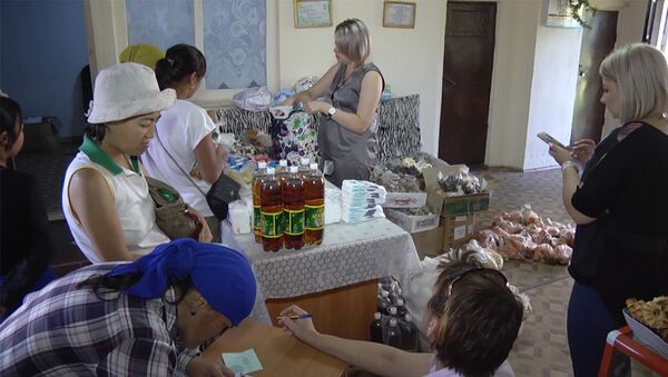 В Бишкеке появился бесплатный магазин для нуждающихся - Sputnik Кыргызстан