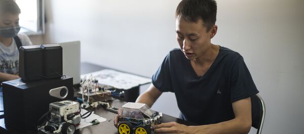 Кыргызстанский инженер микроэлектроники Ислам Ишенкулов Кыргызстанский инженер микроэлектроники Ислам Ишенкулов - Sputnik Кыргызстан