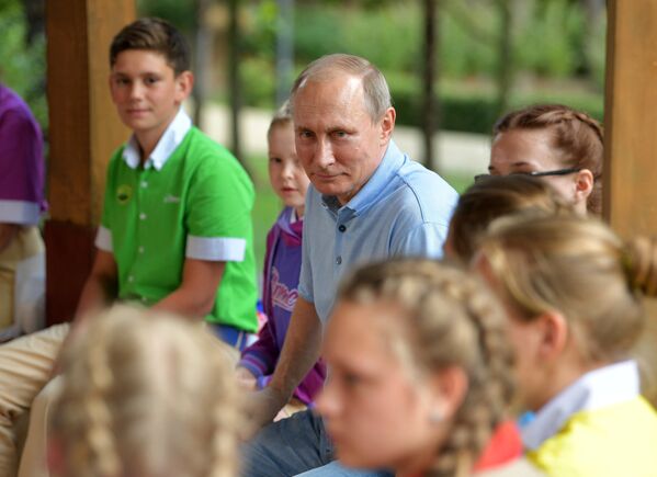 Президент РФ В. Путин посетил международный детский центр Артек - Sputnik Кыргызстан