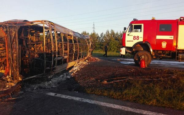 В ночь на воскресенье на трассе Самара — Ижевск столкнулись грузовик и автобус. - Sputnik Кыргызстан