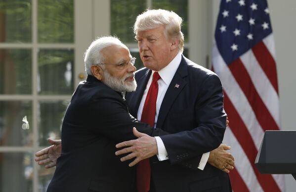 Встреча премьер-министра Индии Нарендра Моди и президента США Дональда Трампа - Sputnik Кыргызстан
