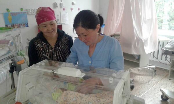 Рождение девочек-тройняшек в в Тюпском районе - Sputnik Кыргызстан