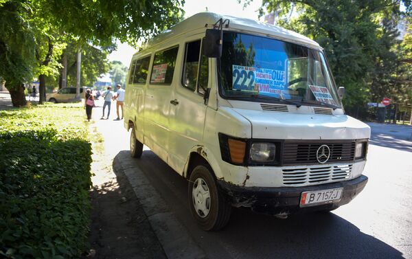 Кроме того, сотрудники УГНС по Бишкеку проверяют квитанции об уплате налога на авто. - Sputnik Кыргызстан