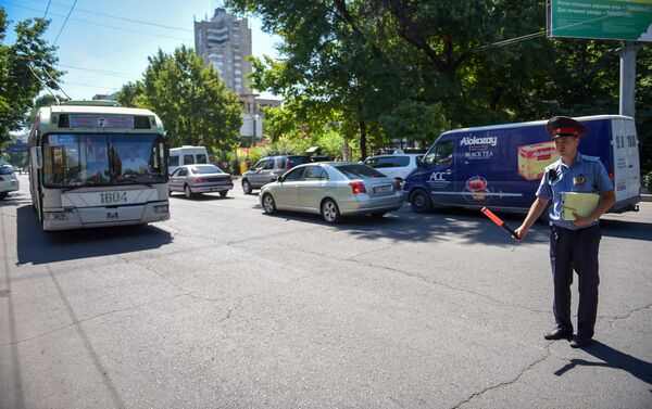 В Бишкеке до конца июля проводится рейд под названием Пассажирский транспорт. Парковка - Sputnik Кыргызстан