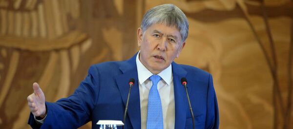 Вручение золотых сертификатов лучшим выпускникам школ КР - Sputnik Кыргызстан