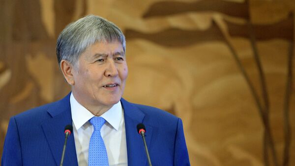 Вручение золотых сертификатов лучшим выпускникам школ КР - Sputnik Кыргызстан