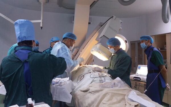 Ош шаарындагы жеке клиникалардын биринде сейрек кездешүүчү операция жасалды - Sputnik Кыргызстан
