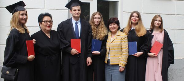 Выпуск МГЛУ по специальности Кыргызский язык Выпуск МГЛУ по специальности Кыргызский язык - Sputnik Кыргызстан