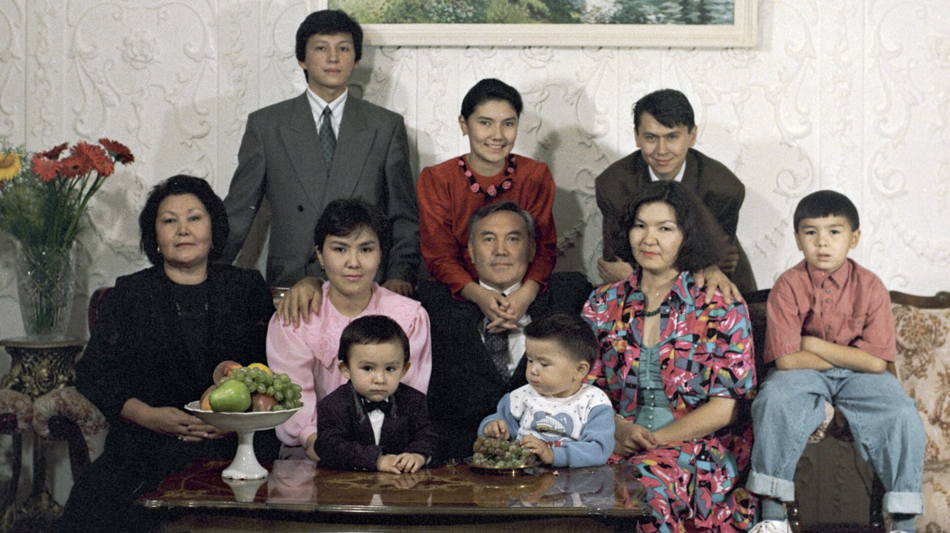 Первый президент РК Нурсултан Назарбаев с семьей. Архивное фото - Sputnik Кыргызстан, 1920, 10.05.2022
