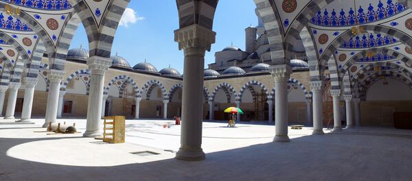 Как выглядит строящаяся самая большая мечеть Кыргызстана снаружи и внутри - Sputnik Кыргызстан