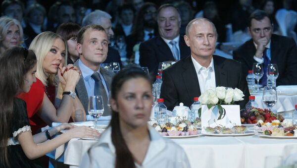 Владимир Путин посетил благотворительный концерт в Санкт-Петербурге - Sputnik Кыргызстан