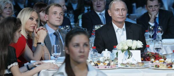 Владимир Путин посетил благотворительный концерт в Санкт-Петербурге Владимир Путин посетил благотворительный концерт в Санкт-Петербурге - Sputnik Кыргызстан