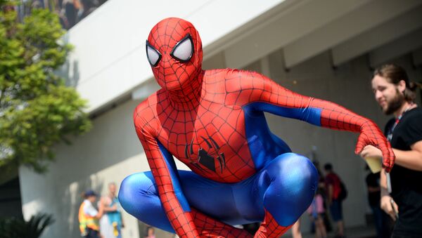 Человек одетый как Человек-паук на ежегодном фестивале Comic-Con. Архивное фото - Sputnik Кыргызстан