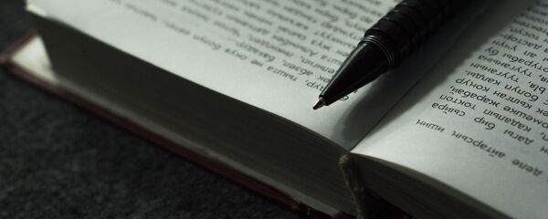 Китептеги калемсап. Архив - Sputnik Кыргызстан