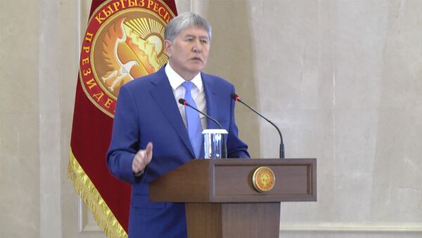 Не расшибайте лоб в молитвах — Атамбаев о религии - Sputnik Кыргызстан
