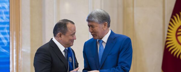 Церемония награждения госнаград 141 кыргызстанцу Атамбаевым - Sputnik Кыргызстан