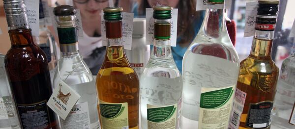 Дүкөндөгү спирт ичимдиктери. Архив - Sputnik Кыргызстан