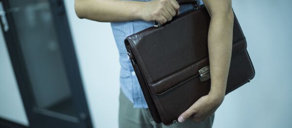 Портфельчен адам. Архив - Sputnik Кыргызстан