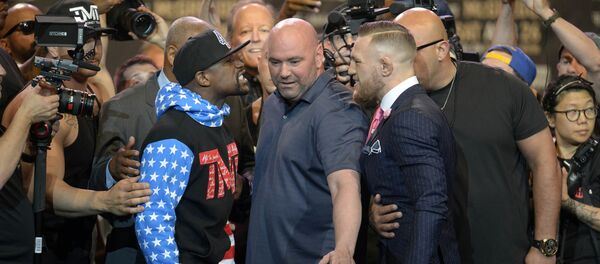 Пресс-конференция, посвященная поединку Флойд Мейвезера-младшего и Конора Макгрегора - Sputnik Кыргызстан