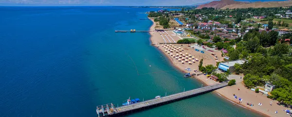 Вид с высоты на пляж пансионата на Озере Иссык-Куль. Архивно фото Вид с высоты на пляж пансионата на Озере Иссык-Куль. Архивно фото - Sputnik Кыргызстан