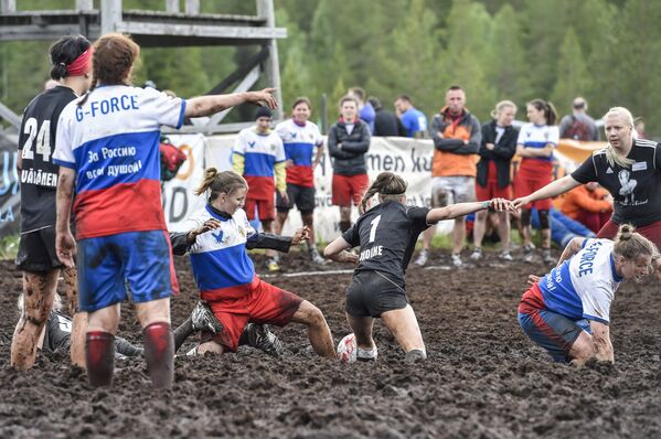 Чемпионат мира по болотному футболу в Финляндии - Sputnik Кыргызстан