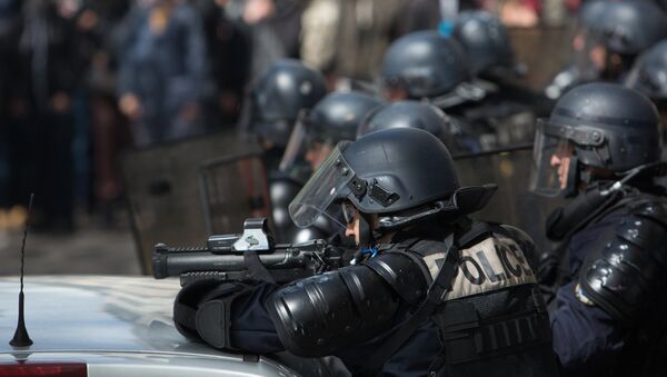 Беспорядки во время первомайских демонстраций в Париже - Sputnik Кыргызстан