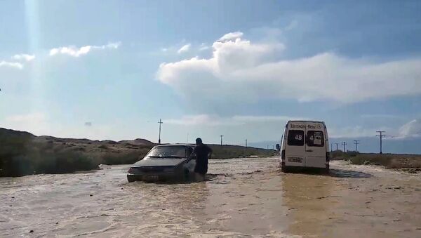 Вышла из берегов река на юге Иссык-Кульской области – видео очевидца - Sputnik Кыргызстан