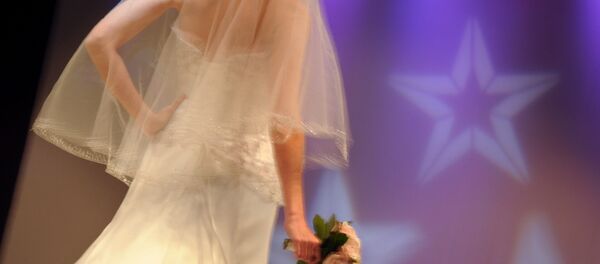 Невеста в свадебном платье - Sputnik Кыргызстан