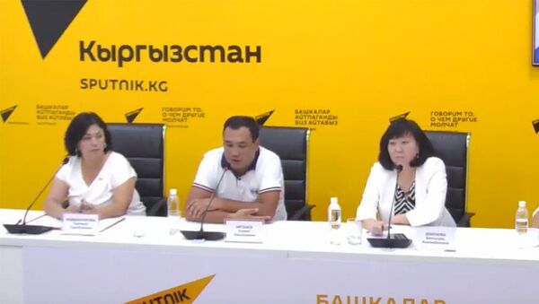 Соцуслуги мигрантам в Казахстане обсудили в пресс-центре Sputnik Кыргызстан - Sputnik Кыргызстан