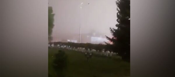 Конец света? — видео очевидцев жуткого урагана в Казахстане - Sputnik Кыргызстан